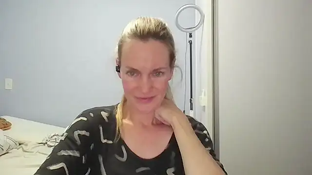 Annylove1 online show from February 2026 12:25:02 AM