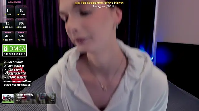 Snapshot of Lee_Loo chatting on May 2026 04:02:02 PM Lee Loo online show from May 2026 04:02:02 PM