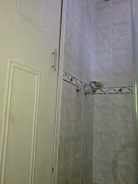 Laura takint online show from November 2025 09:25:02 PM