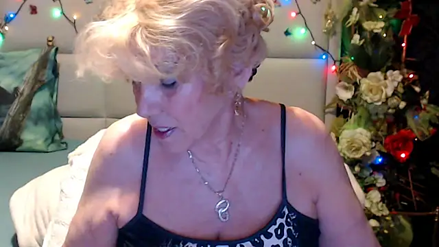 Snapshot of HappyWomanOn chatting on June 2026 06:13:02 PM HappyWomanOn online show from June 2026 06:13:02 PM