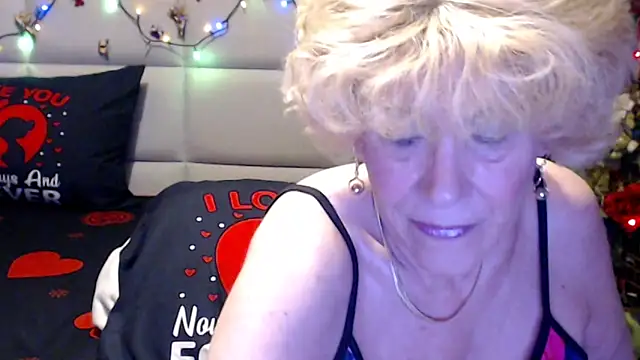 Snapshot of HappyWomanOn chatting on June 2026 06:40:01 PM HappyWomanOn online show from June 2026 06:40:01 PM