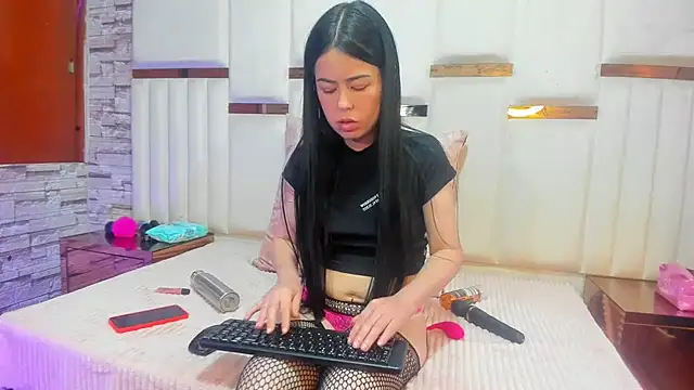Snapshot of ArianaSmith69 chatting on February 2025 05:48:01 PM ArianaSmith69 online show from February 2025 05:48:01 PM