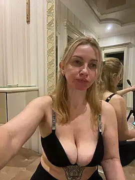 Snapshot of Amazoniiaa chatting on March 2025 06:34:01 PM Amazoniiaa online show from March 2025 06:34:01 PM