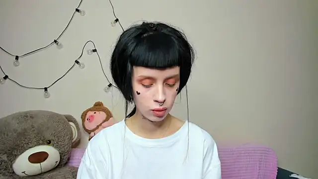 Snapshot of FlowerOfSin2001 chatting on October 2025 04:05:01 PM FlowerOfSin2001 online show from October 2025 04:05:01 PM