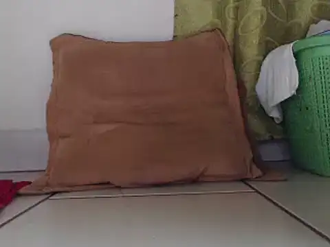 Snapshot of Squirtkat chatting on February 2025 12:02:01 AM Squirtkat online show from February 2025 12:02:01 AM