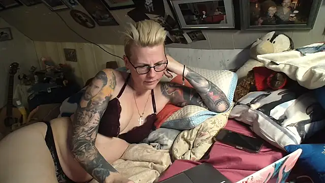 MaryG online show from January 2025 09:18:02 PM