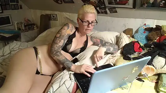 MaryG online show from October 2025 05:34:02 PM