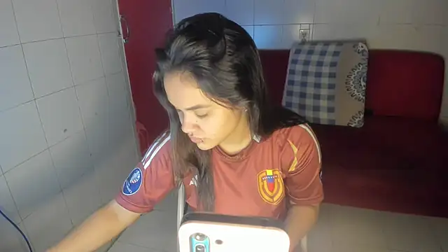 Snapshot of CAMILA--REY chatting on January 2025 08:29:01 AM CAMILA--REY online show from January 2025 08:29:01 AM
