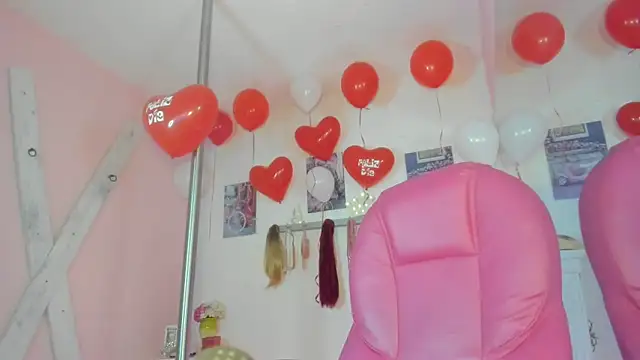 Snapshot of CAMILA--REY chatting on February 2025 11:39:02 AM CAMILA--REY online show from February 2025 11:39:02 AM
