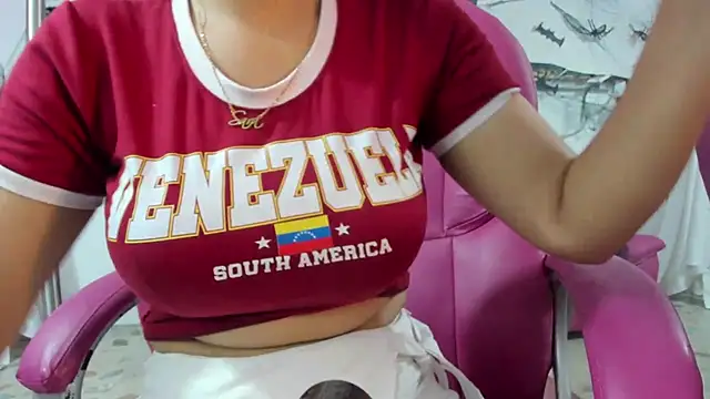 Snapshot of CAMILA--REY chatting on October 2025 10:53:02 PM CAMILA--REY online show from October 2025 10:53:02 PM