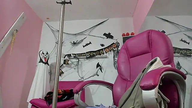 Snapshot of CAMILA--REY chatting on October 2025 10:30:02 PM CAMILA--REY online show from October 2025 10:30:02 PM