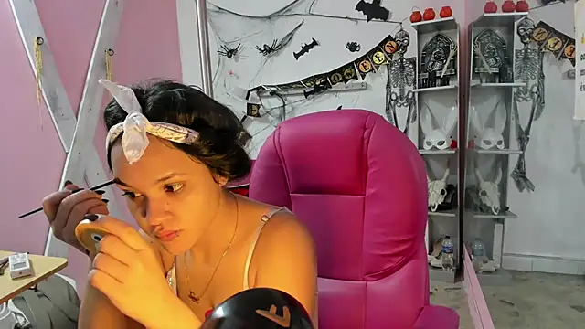 Snapshot of CAMILA--REY chatting on October 2025 09:52:01 PM CAMILA--REY online show from October 2025 09:52:01 PM