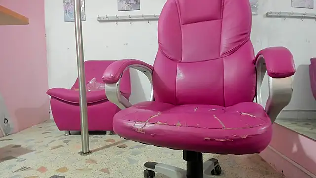 Snapshot of CAMILA--REY chatting on November 2025 10:59:02 PM CAMILA--REY online show from November 2025 10:59:02 PM