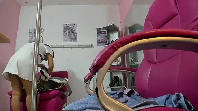 Snapshot of CAMILA--REY chatting on November 2025 11:53:01 AM CAMILA--REY online show from November 2025 11:53:01 AM