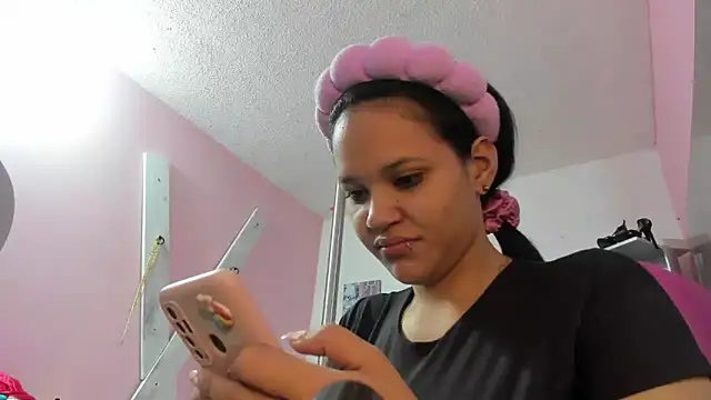 Snapshot of CAMILA--REY chatting on December 2025 11:52:02 AM CAMILA--REY online show from December 2025 11:52:02 AM