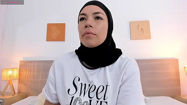 aisha vs online show from October 2025 12:50:02 PM