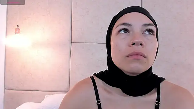 aisha vs online show from December 2025 12:35:02 PM