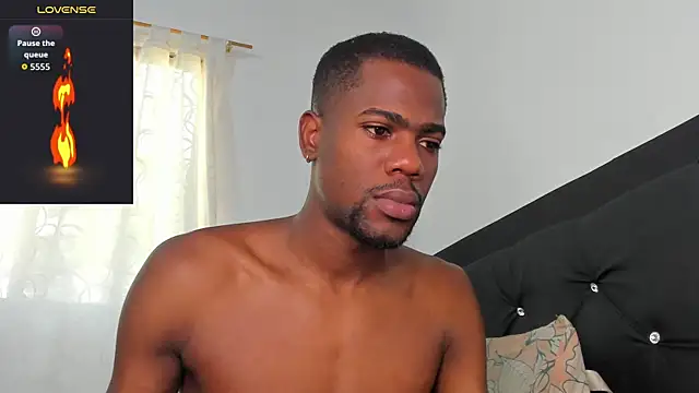 Snapshot of santi_brown chatting on September 2025 07:39:01 PM santi brown online show from September 2025 07:39:01 PM