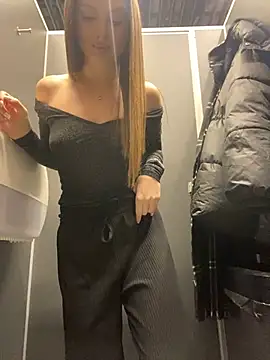 Snapshot of KrisMagnoly chatting on February 2026 04:14:02 PM KrisMagnoly online show from February 2026 04:14:02 PM