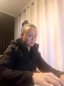 Snapshot of MrsBunnyBum chatting on April 2026 06:41:02 AM MrsBunnyBum online show from April 2026 06:41:02 AM