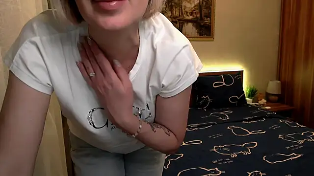 Snapshot of sensualEmilia chatting on May 2026 06:48:01 PM sensualEmilia online show from May 2026 06:48:01 PM