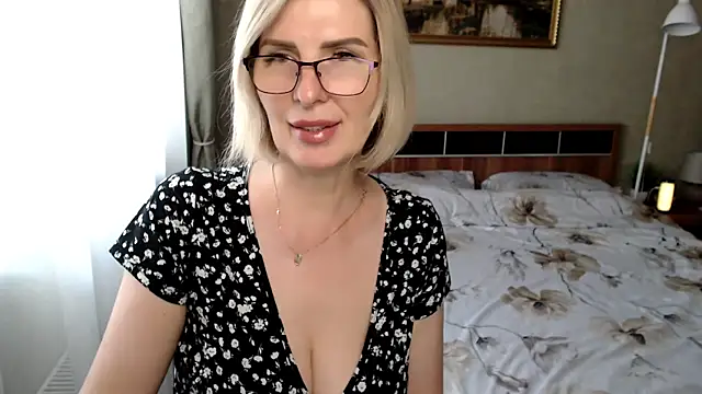 Snapshot of sensualEmilia chatting on July 2026 11:06:02 AM sensualEmilia online show from July 2026 11:06:02 AM