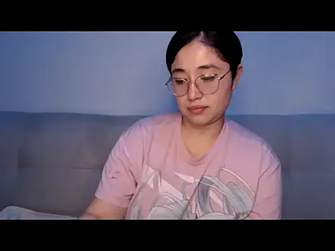 YummymeowW online show from April 2026 04:52:01 PM