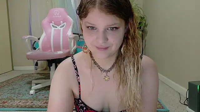 Snapshot of Emihaze chatting on April 2026 04:42:02 PM Emihaze online show from April 2026 04:42:02 PM