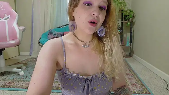 Snapshot of Emihaze chatting on May 2026 03:17:01 PM Emihaze online show from May 2026 03:17:01 PM