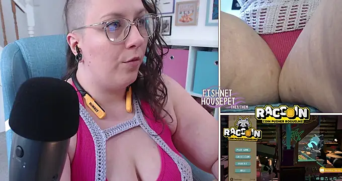 Snapshot of fishnethousepet chatting on April 2026 01:50:02 PM fishnethousepet online show from April 2026 01:50:02 PM