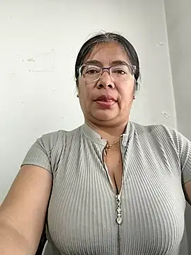   valentina18 online show from November 2025 01:10:02 PM