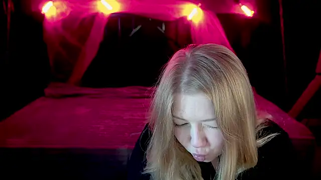 Snapshot of Tinker_Belll chatting on November 2025 02:38:02 PM Tinker Belll online show from November 2025 02:38:02 PM