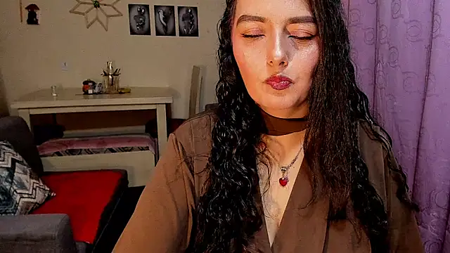 emma luxy online show from April 2026 12:04:01 AM