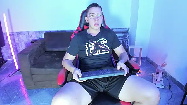 Snapshot of davinalhot chatting on April 2026 08:15:01 AM davinalhot online show from April 2026 08:15:01 AM