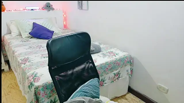 hottplay online show from March 2026 06:36:01 PM