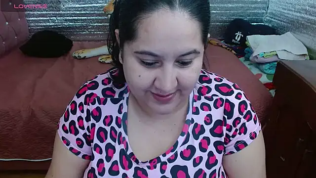 EMILY-NESSA online show from September 2025 01:58:01 PM