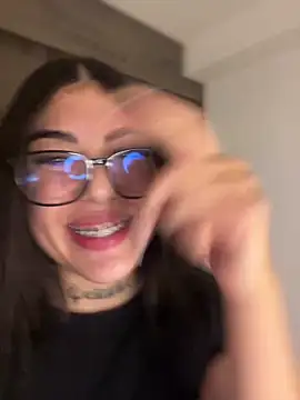 Sarasanders 4 online show from March 2025 02:28:02 AM