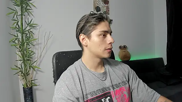 Giordano Russo online show from December 2024 02:19:01 AM