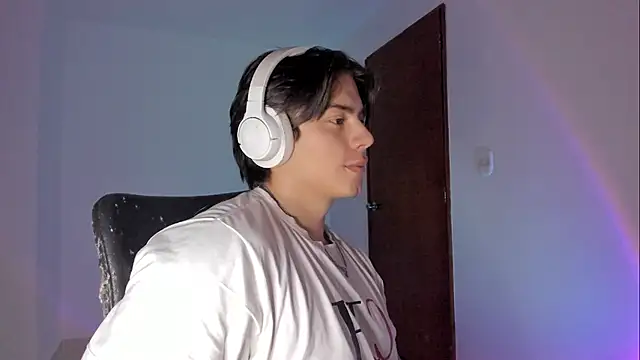 Giordano Russo online show from November 2025 10:41:02 PM