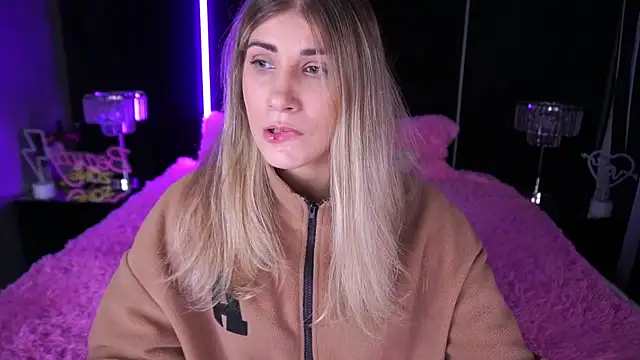 Snapshot of CassandraGood chatting on December 2024 08:05:01 AM CassandraGood online show from December 2024 08:05:01 AM