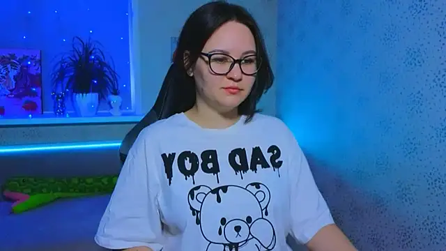 EsterLogan online show from November 2025 10:58:01 AM