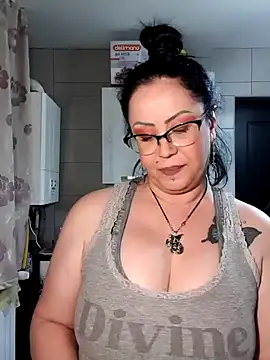 x  KHALEESI  x online show from January 2025 05:09:01 PM