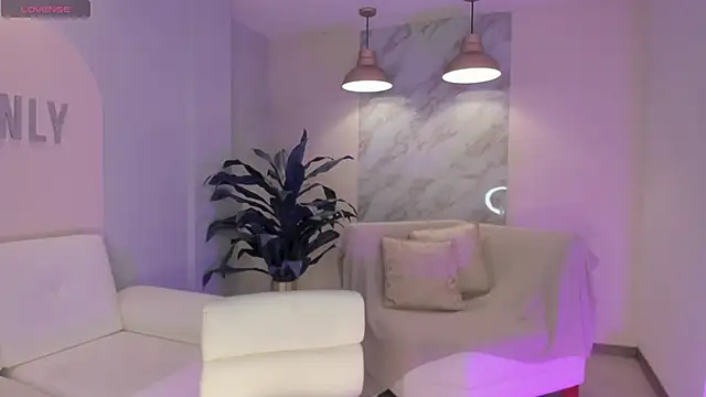 NiaHolland online show from December 2025 06:12:02 PM