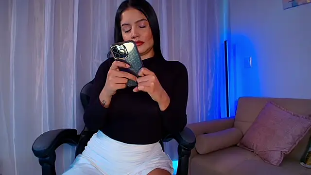 Snapshot of NinaMichelle chatting on December 2024 10:13:02 PM NinaMichelle online show from December 2024 10:13:02 PM