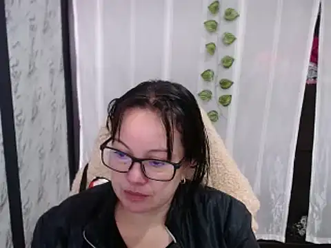Sonialorens  online show from February 2025 03:49:02 PM