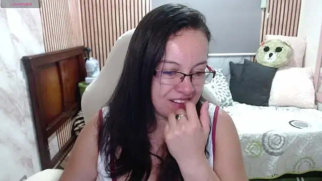 Snapshot of Sonialorens_ chatting on June 2026 09:19:01 PM Sonialorens online show from June 2026 09:19:01 PM