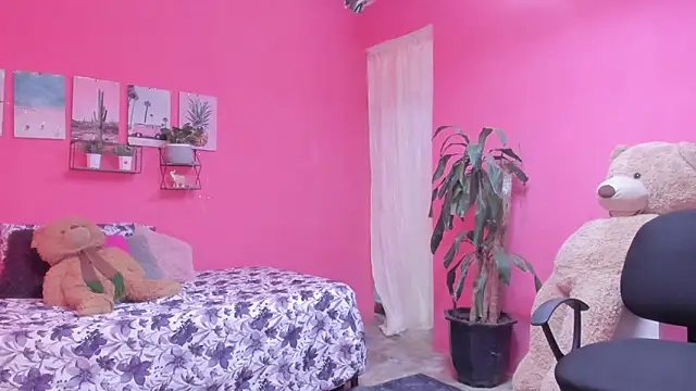 Emma lean online show from December 2024 04:28:01 PM