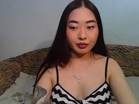 Snapshot of Aleksa_Blackdream chatting on November 2025 03:44:01 PM Aleksa Blackdream online show from November 2025 03:44:01 PM