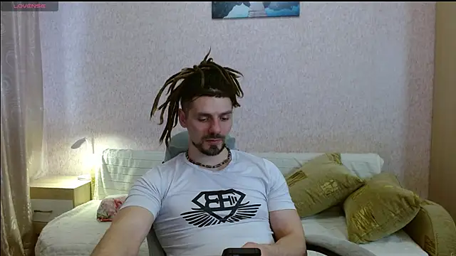 Snapshot of Aestheticguy101 chatting on April 2026 03:06:01 PM Aestheticguy101 online show from April 2026 03:06:01 PM
