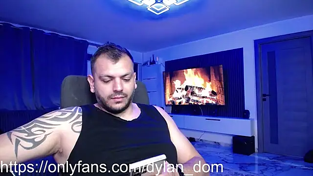 dyllan dom  online show from April 2026 09:52:01 PM